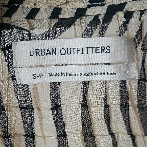 Urban Outfitters Button Up Top Slim Fit Black Cream 90s Petra Swirl Long Sleeve - Picture 10 of 12